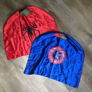 🕷 Lot of 2 Children’s Superhero capes sz xs/sm
